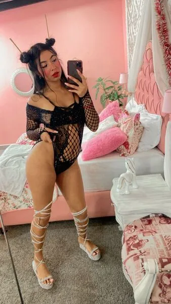 Live sex webcam photo for SophiiaCarther #5474259