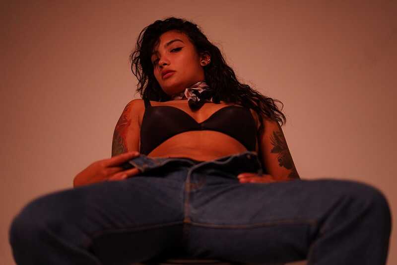 Live sex webcam photo for DinnyBrownn #6279137