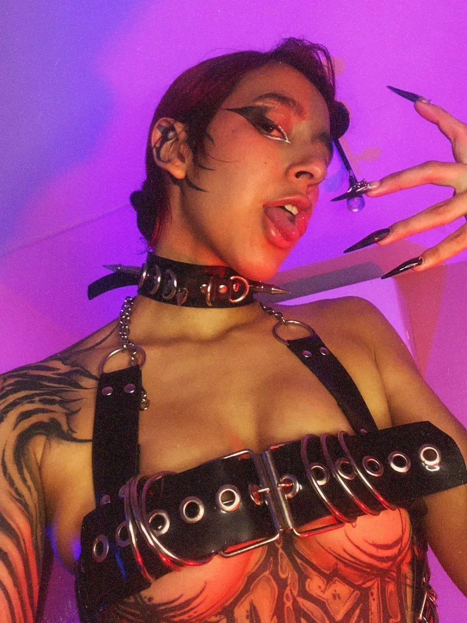 Live sex webcam photo for ALICEPOIXXXON #7916687