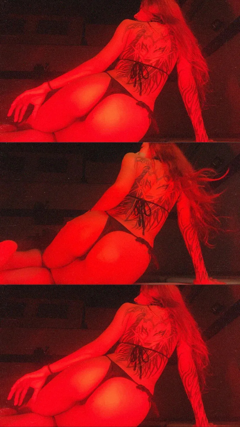 Live sex webcam photo for ALICEPOIXXXON #7916682