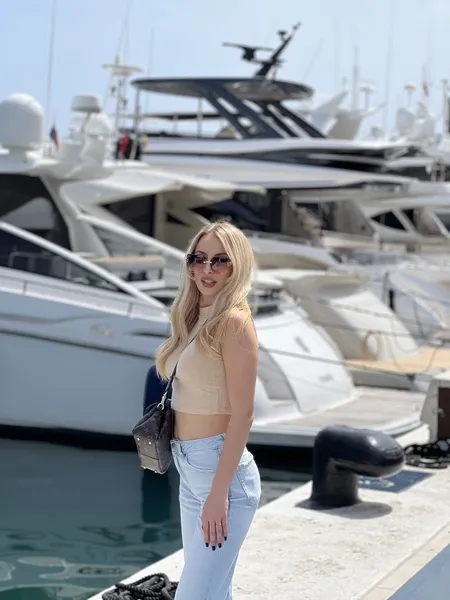 Live sex webcam photo for KylieVone #7136056