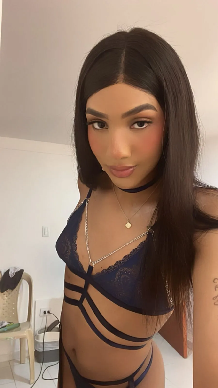Live sex webcam photo for KarolineMarin #7371471