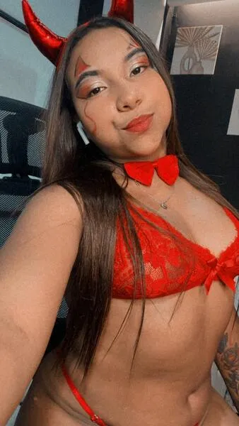 Live sex webcam photo for PaulinaSwan #5721947