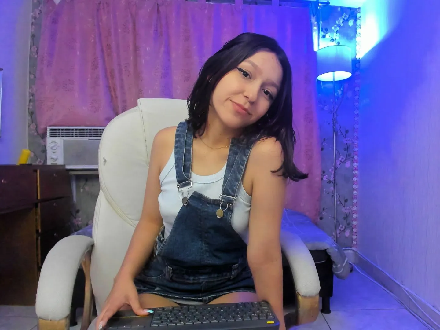 Live sex webcam photo for SubSkinny #5454419