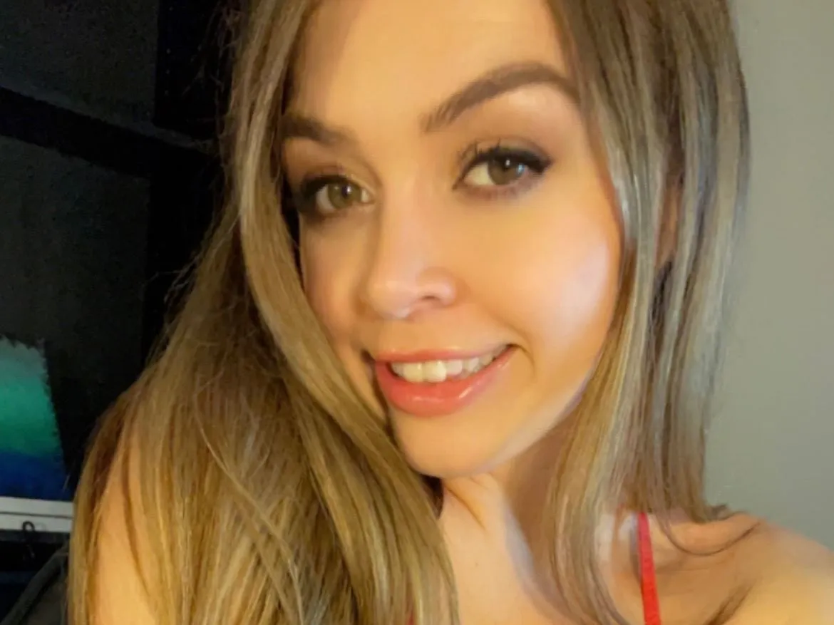 Live sex webcam photo for LuckyStars21 #4255846