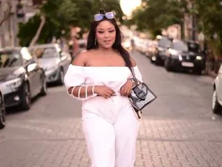 Live sex webcam photo for MsAREOLABOOTY18 #5283556