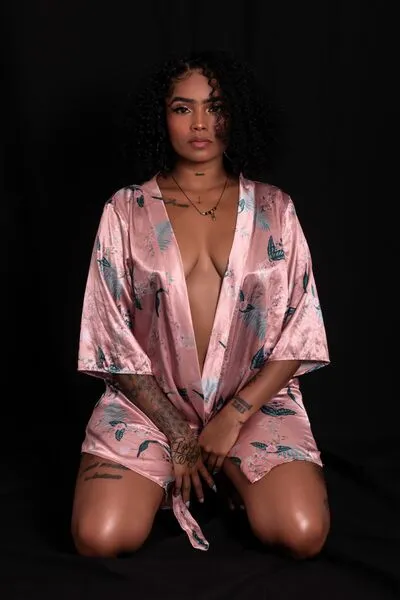 Live sex webcam photo for HoneyKriishna #5325734