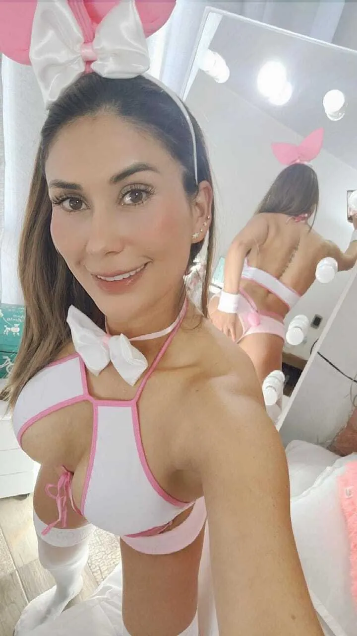 Live sex webcam photo for AnahiBrooke #7229730