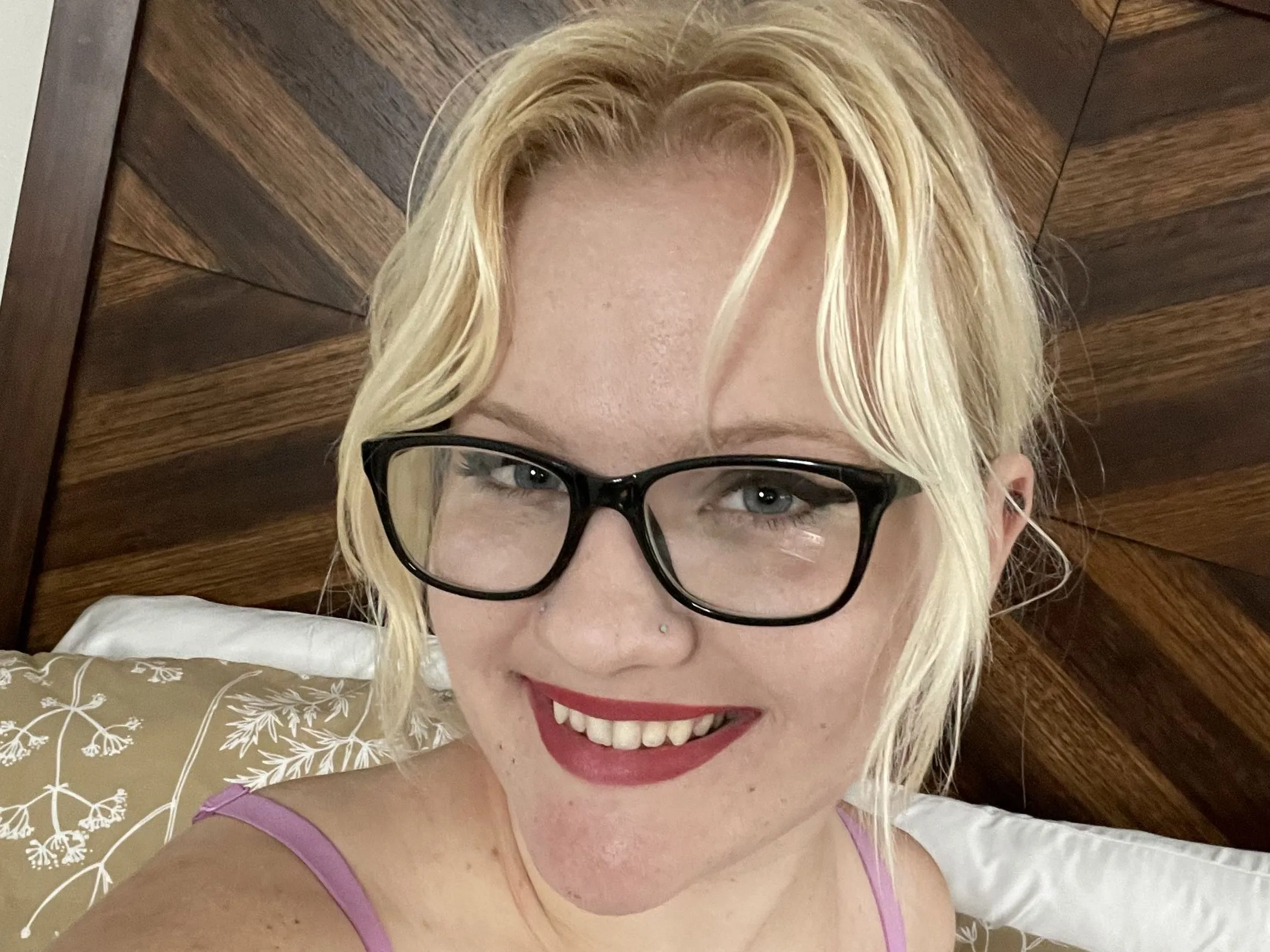 Live sex webcam photo for Gasmaskbarbie #5314383