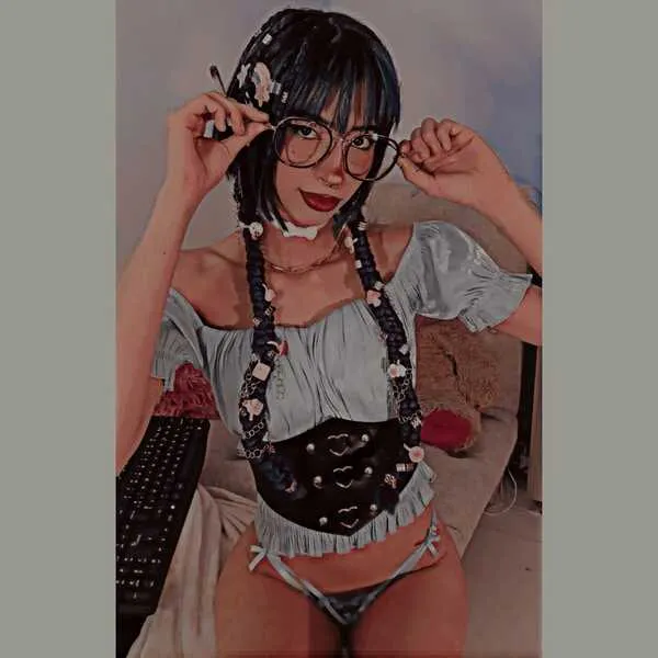 Live sex webcam photo for TinaRoberts19 #7457742