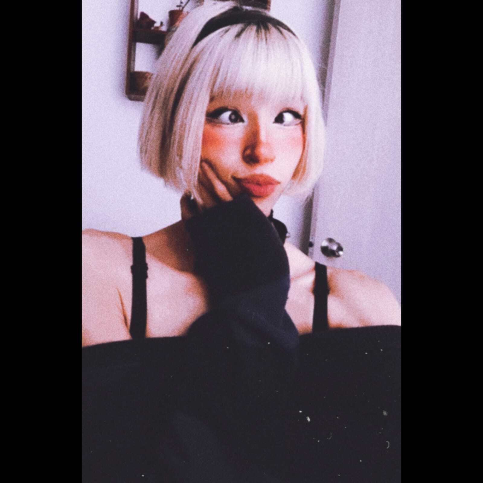 Live sex webcam photo for TinaRoberts19 #7457522