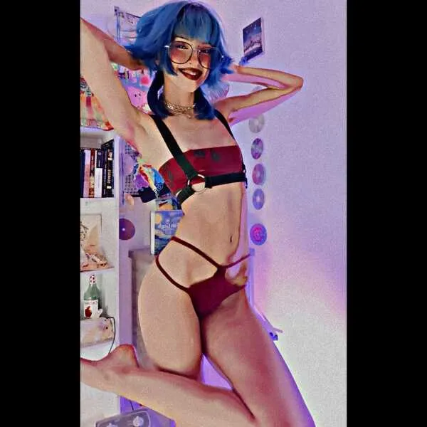 Live sex webcam photo for TinaRoberts19 #7457760