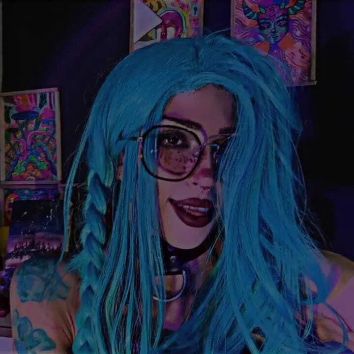 Live sex webcam photo for TinaRoberts19 #7800470