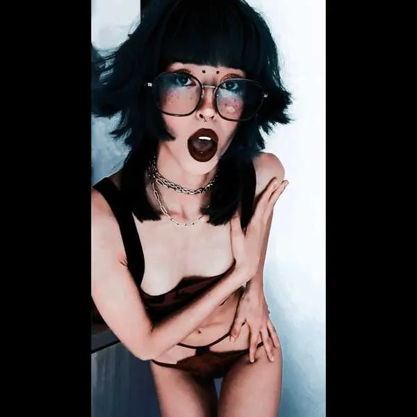 Live sex webcam photo for TinaRoberts19 #7457762