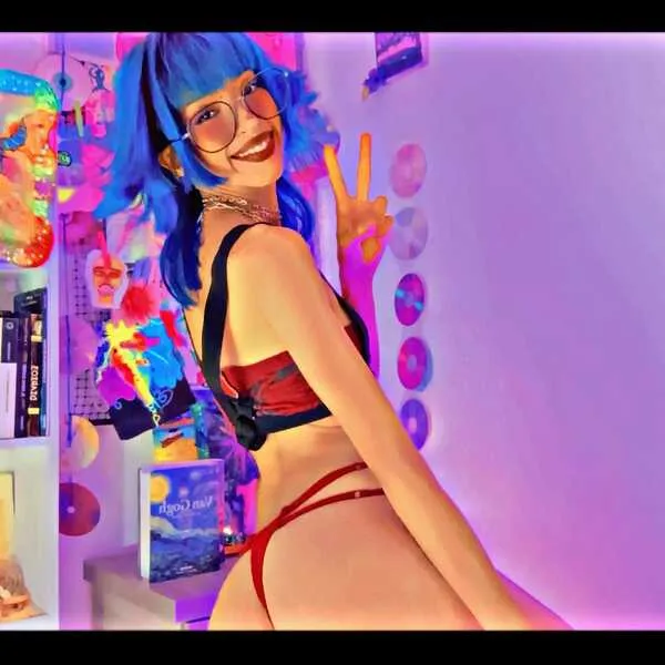 Live sex webcam photo for TinaRoberts19 #7457767