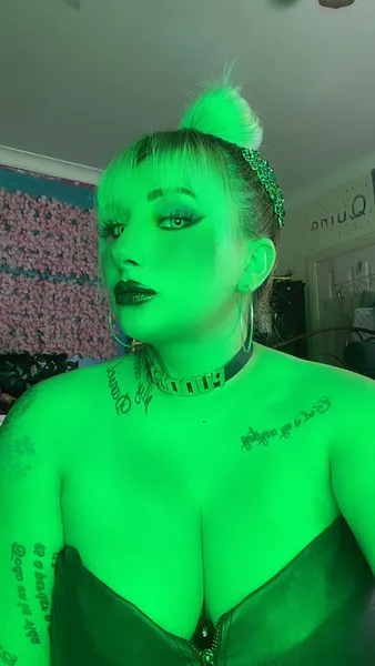 Live sex webcam photo for Curvylicious23 #5527987