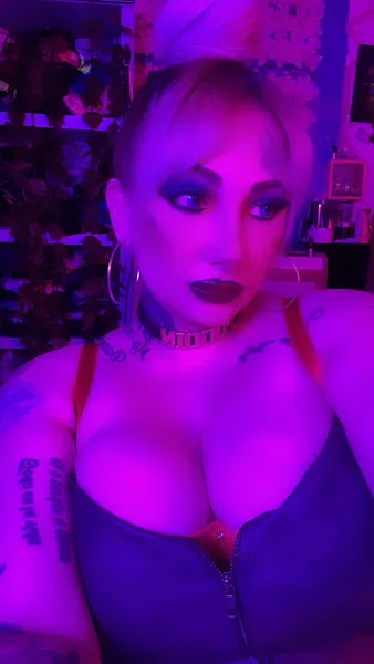 Live sex webcam photo for Curvylicious23 #5527988