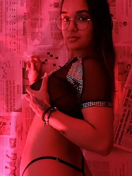 Live sex webcam photo for NicoleCrruz #5450361