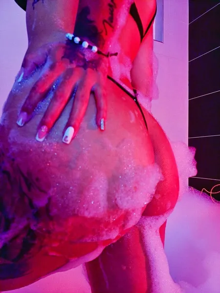 Live sex webcam photo for NicoleCrruz #5489904