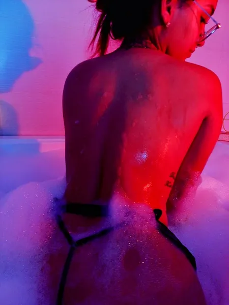 Live sex webcam photo for NicoleCrruz #5489900