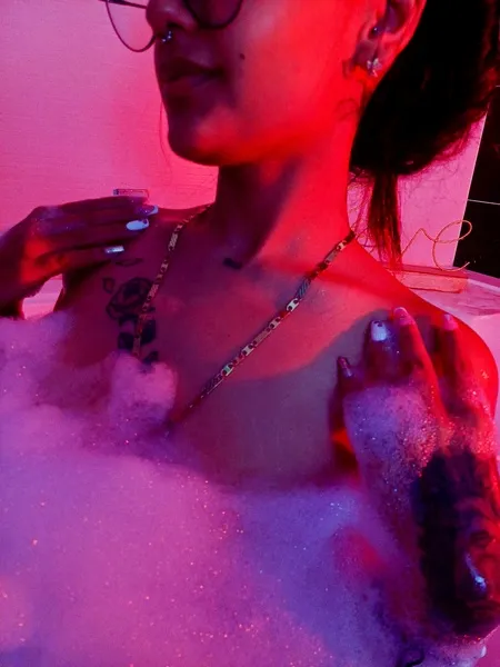 Live sex webcam photo for NicoleCrruz #5489897