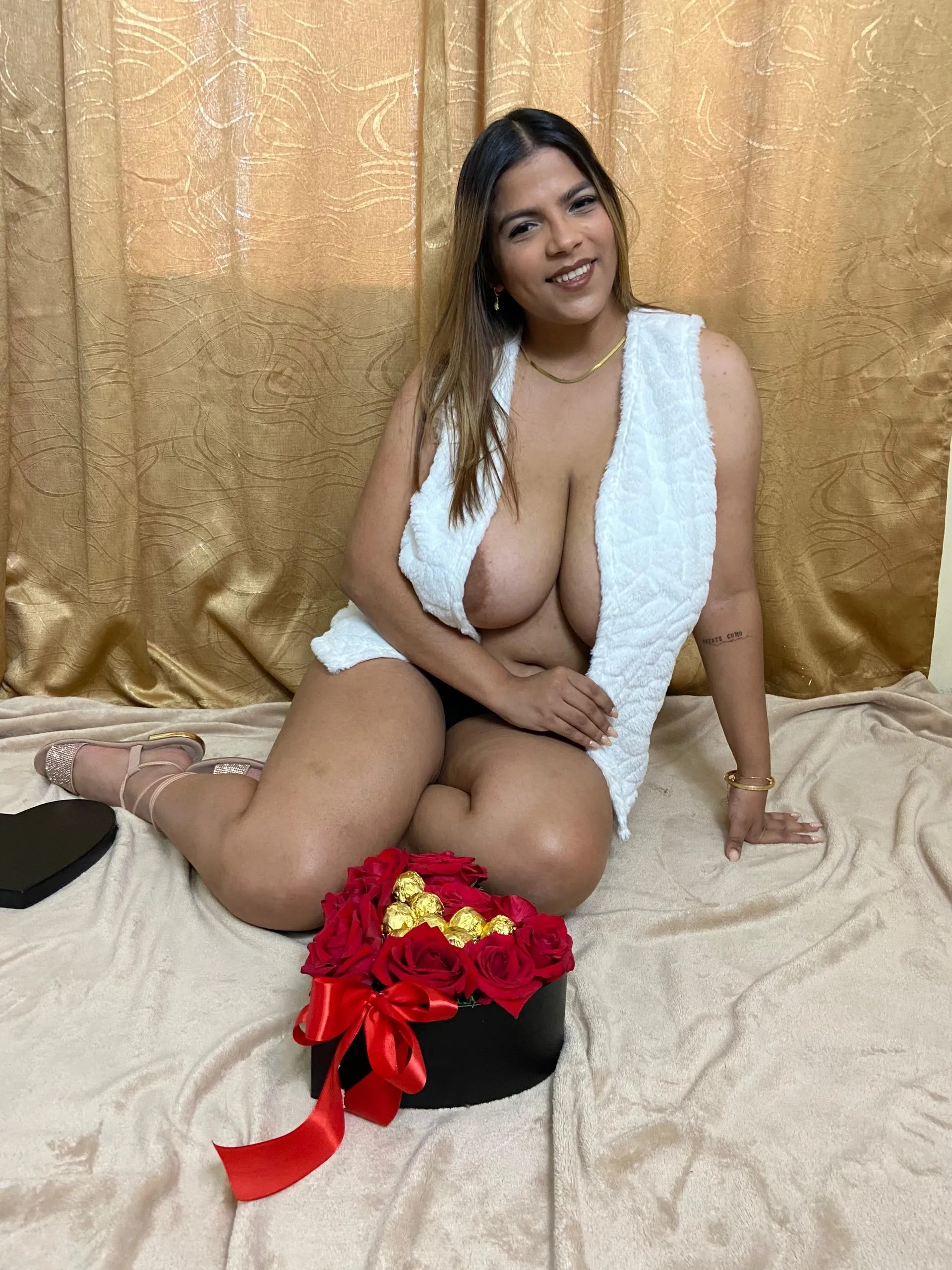 Live sex webcam photo for AishaTailorr #7865419