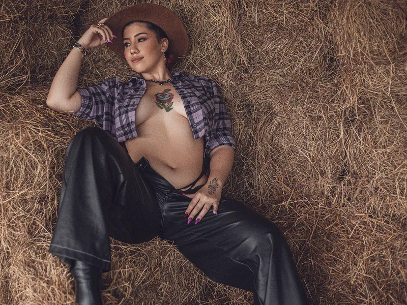 Live sex webcam photo for MayraLewiis #5324608