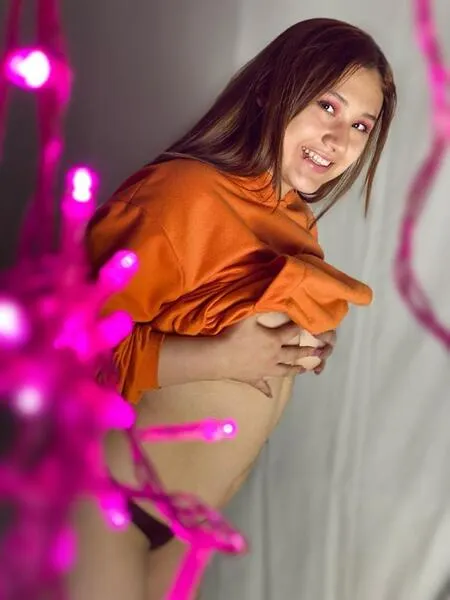 Live sex webcam photo for MiaHarveyy #5869456