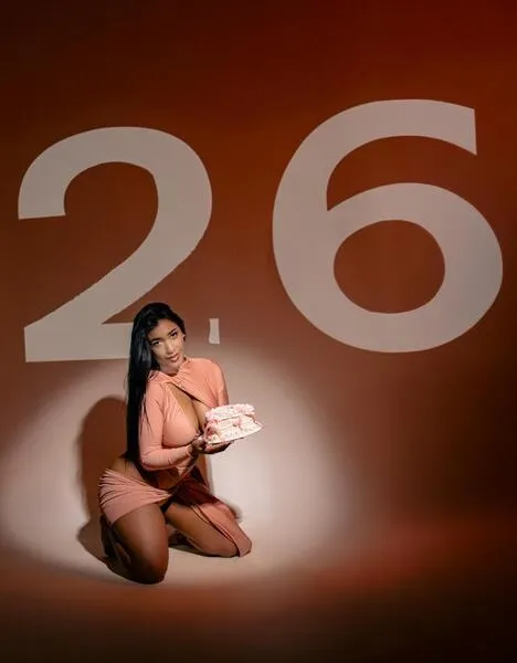 Live sex webcam photo for NaishaRoussel #7410326