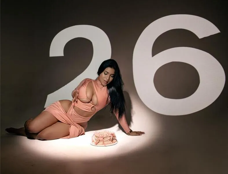 Live sex webcam photo for NaishaRoussel #7410327