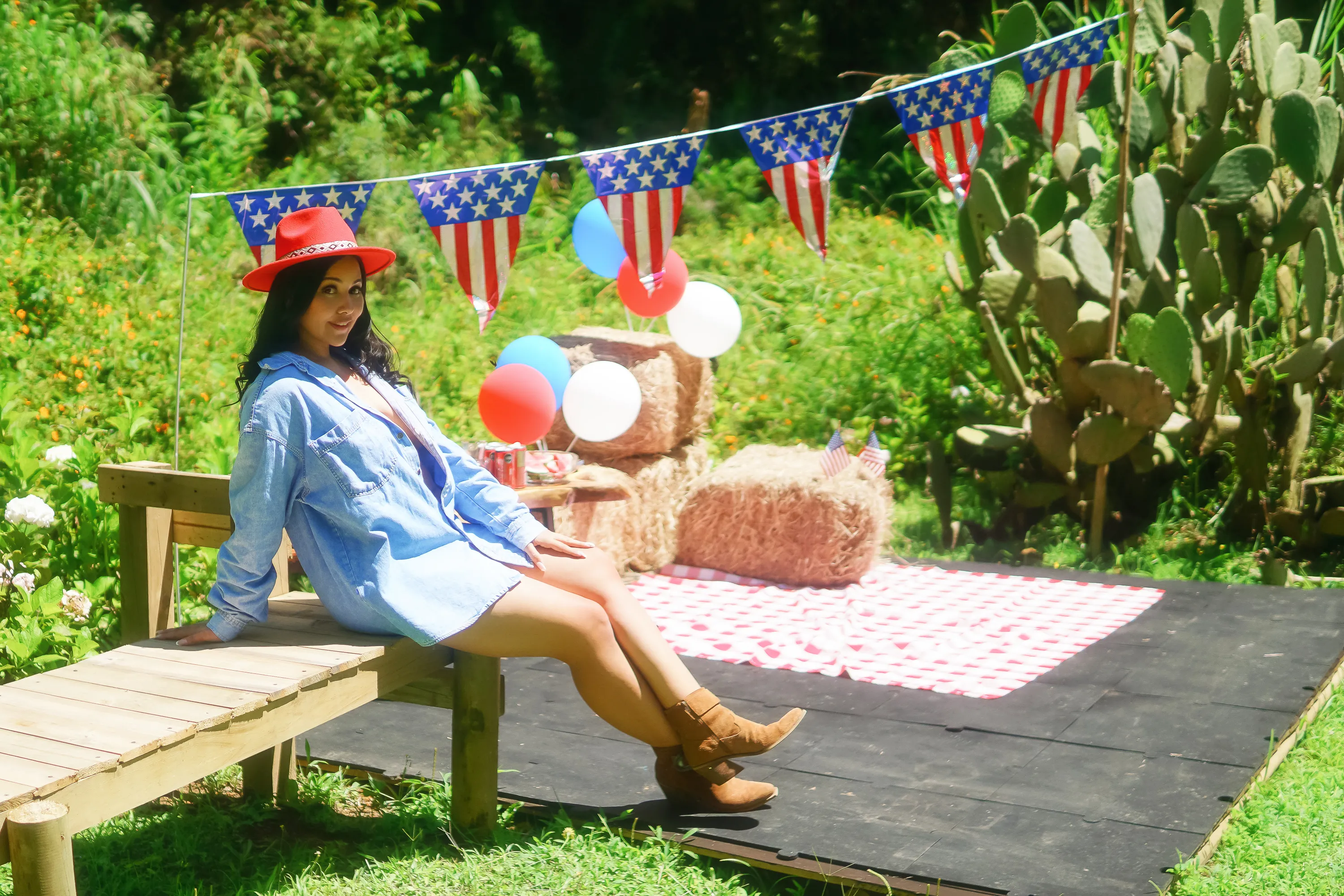 Live sex webcam photo for EmmilyKhan #7429032