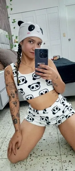 Live sex webcam photo for Ammyh #6113376