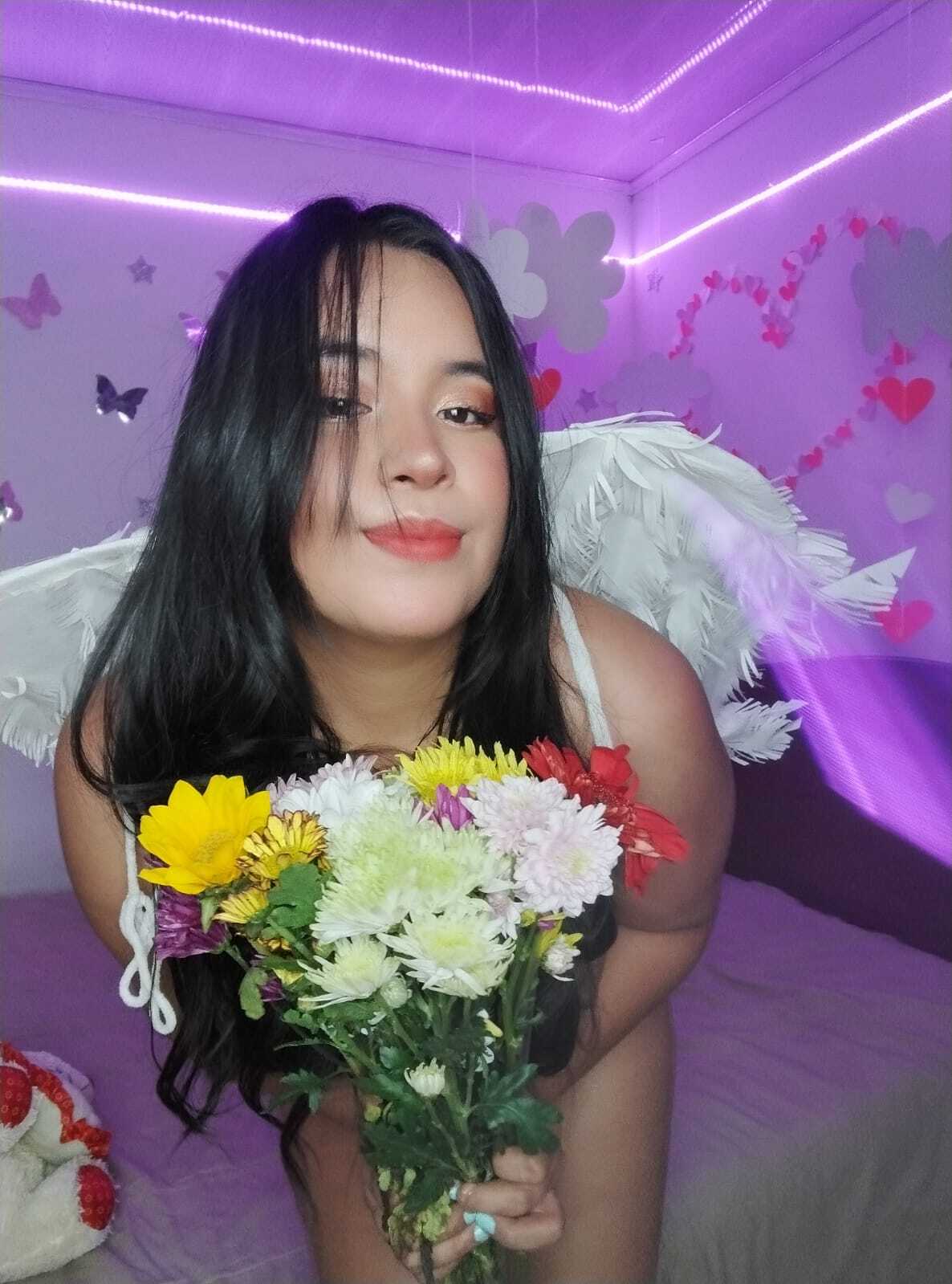 Live sex webcam photo for RossyGranger #6269577