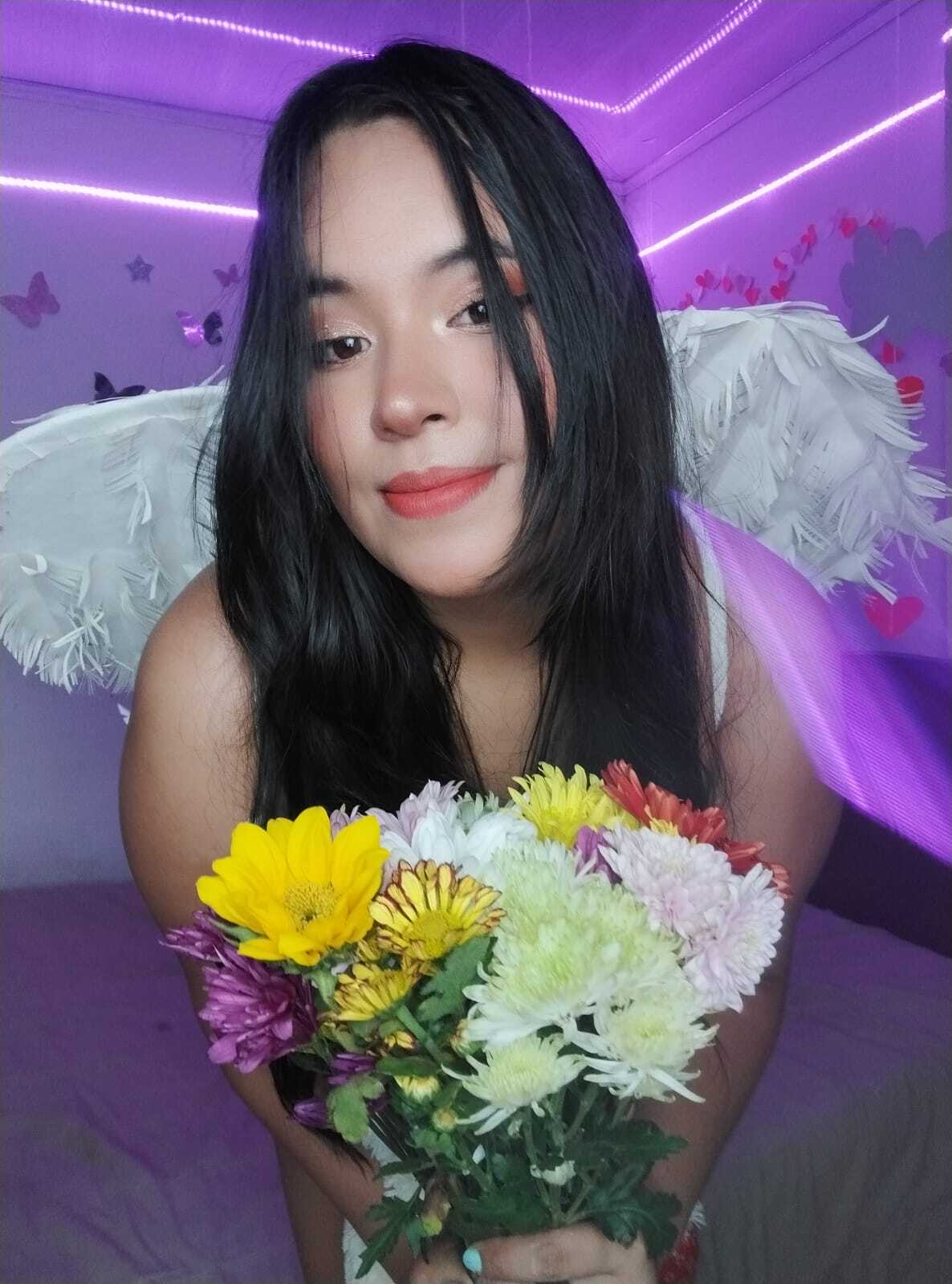 Live sex webcam photo for RossyGranger #6269576