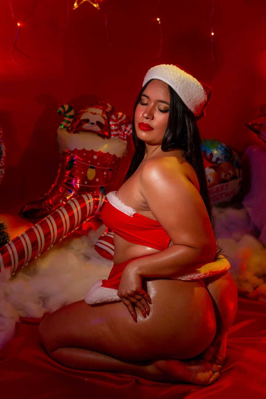 Live sex webcam photo for RossyGranger #6269571