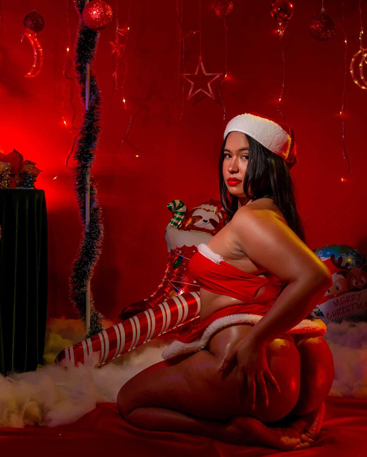 Live sex webcam photo for RossyGranger #6269570