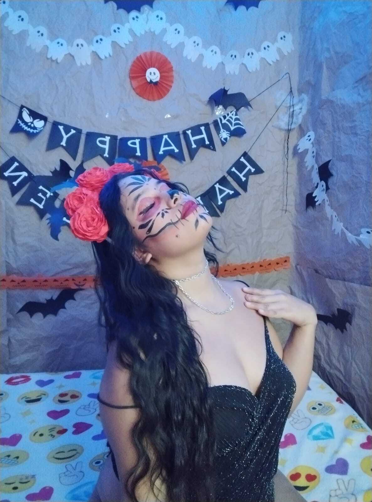 Live sex webcam photo for RossyGranger #5663392