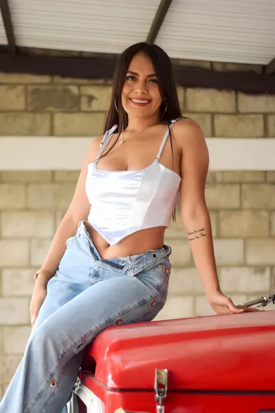 Live sex webcam photo for CristinAguilere #5692036