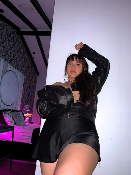 Live sex webcam photo for LittleNiina #5462360