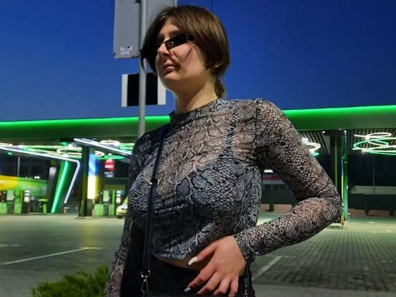 Live sex webcam photo for HelenDime #5336771