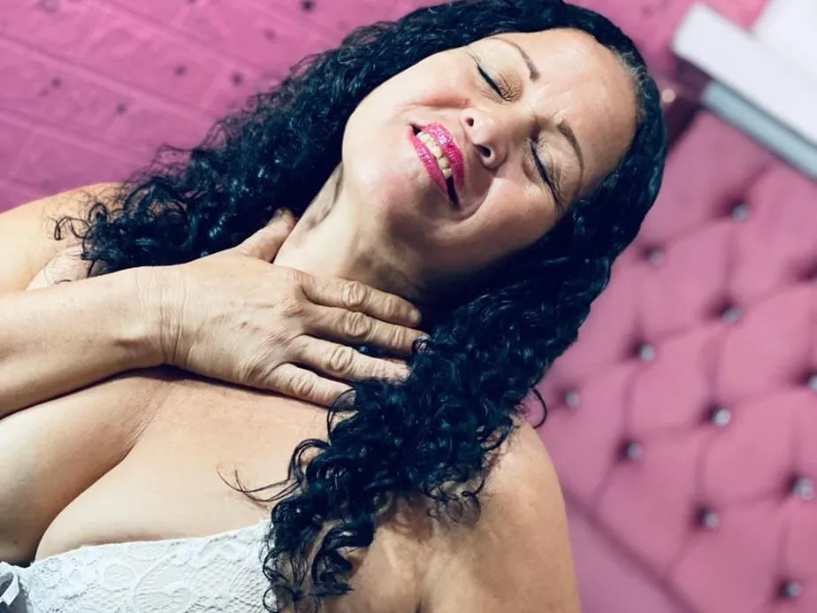 Live sex webcam photo for MaturePlayCraz19 #5330549