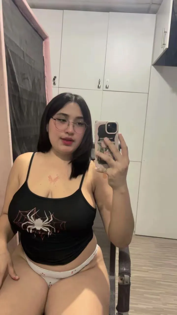 Live sex webcam photo for KylieHop #8549978