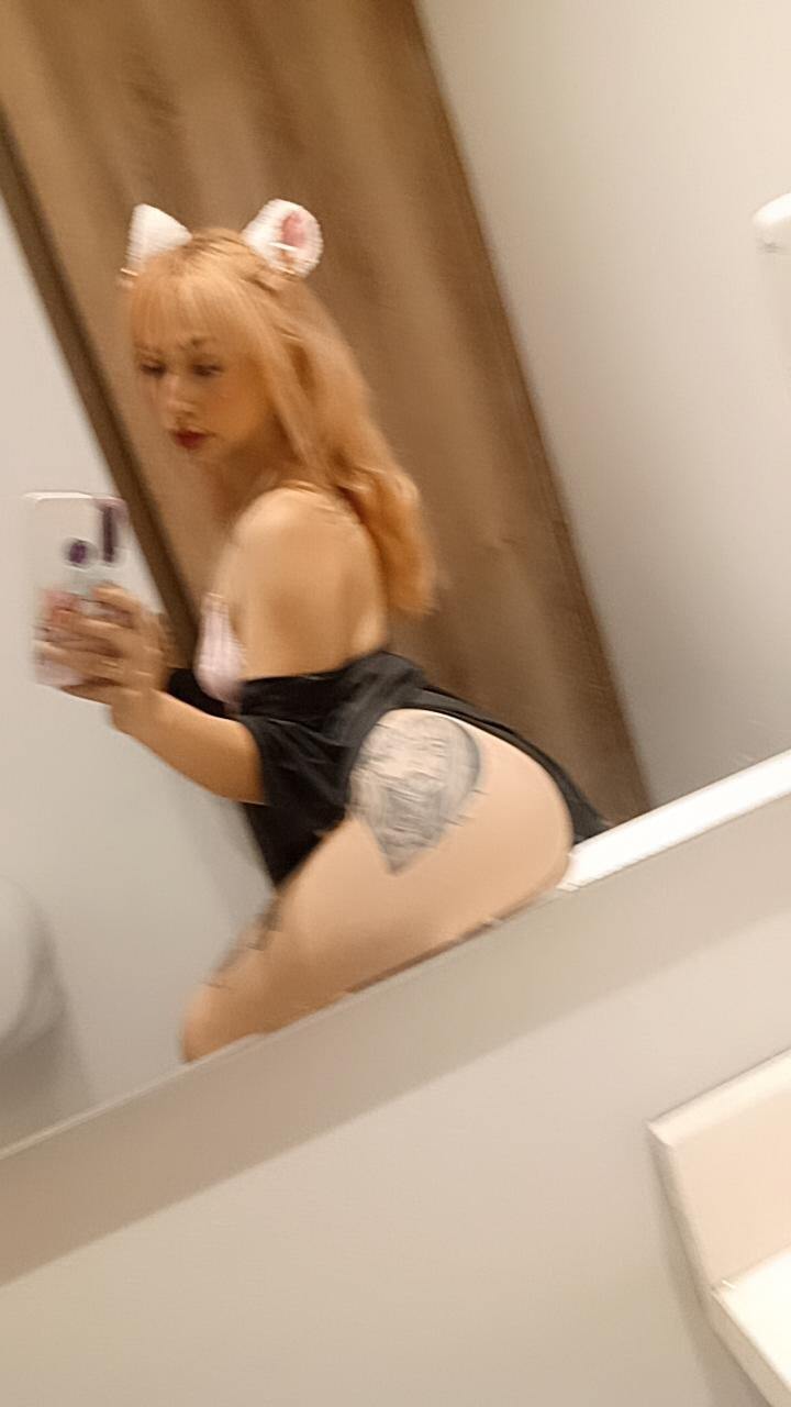 Live sex webcam photo for CuteAzumi #7392655