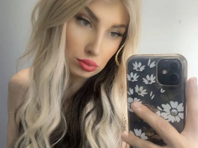 Live sex webcam photo for NovaNash #5385767