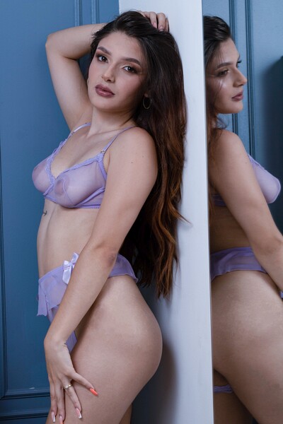 Live sex webcam photo for Estreeella19 #6128420