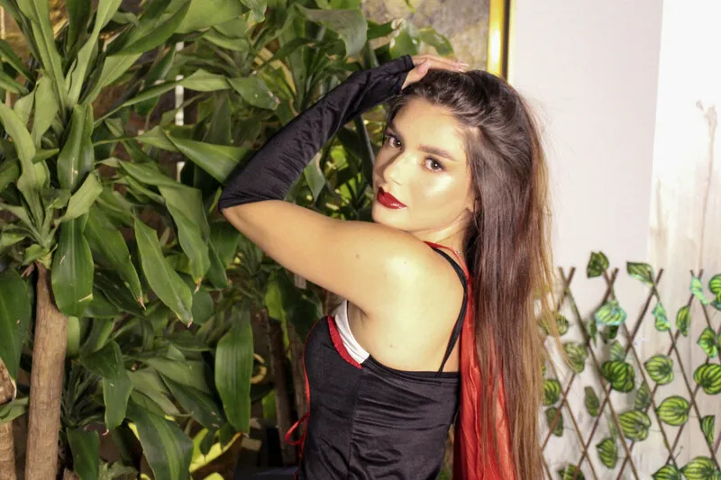 Live sex webcam photo for Estreeella19 #6128350
