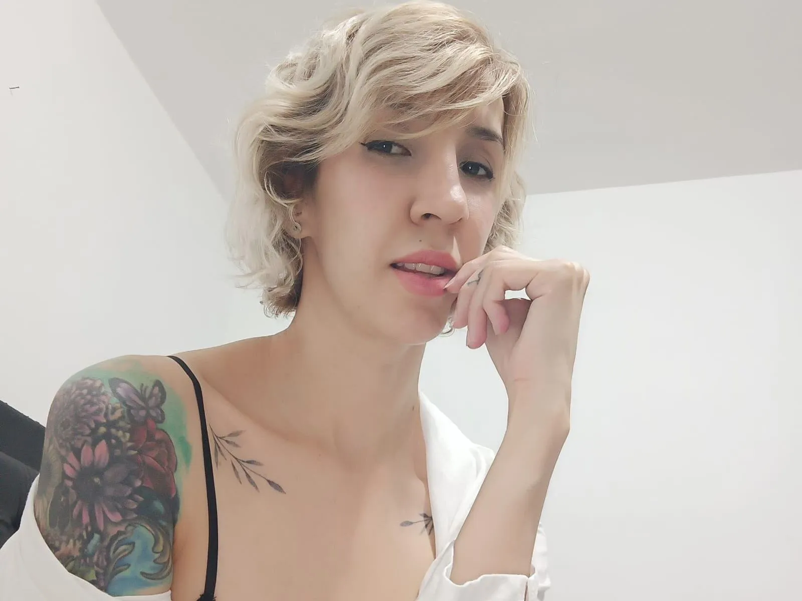 Live sex webcam photo for bellapoison #5341523