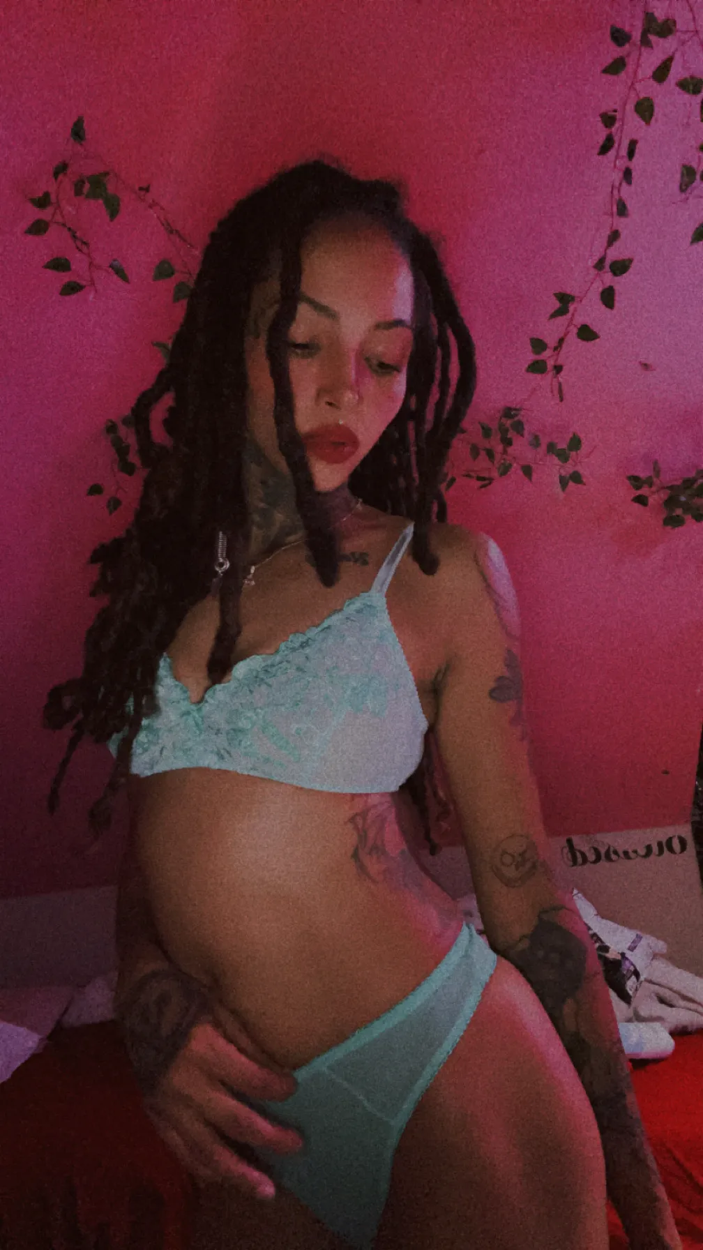 Live sex webcam photo for HoneyPie94 #8593610