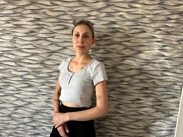 Live sex webcam photo for LickiJolie #5356008