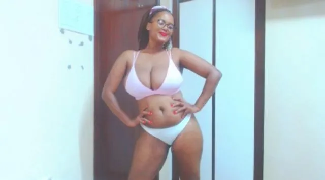 Live sex webcam photo for MissAluta7007 #7957961